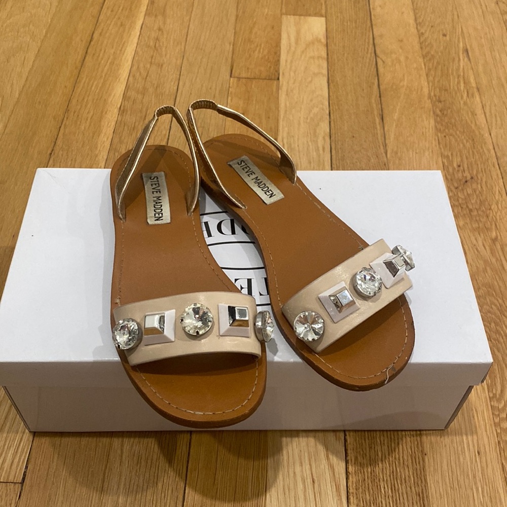 Embellished flat sandals